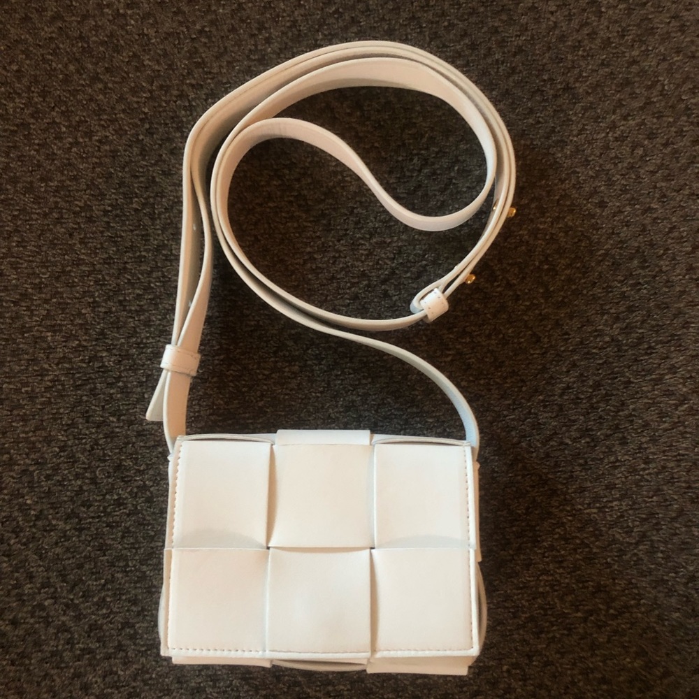 Mint bottega Veneta mini cassette white crossbody woman’s purse Pearl white gold